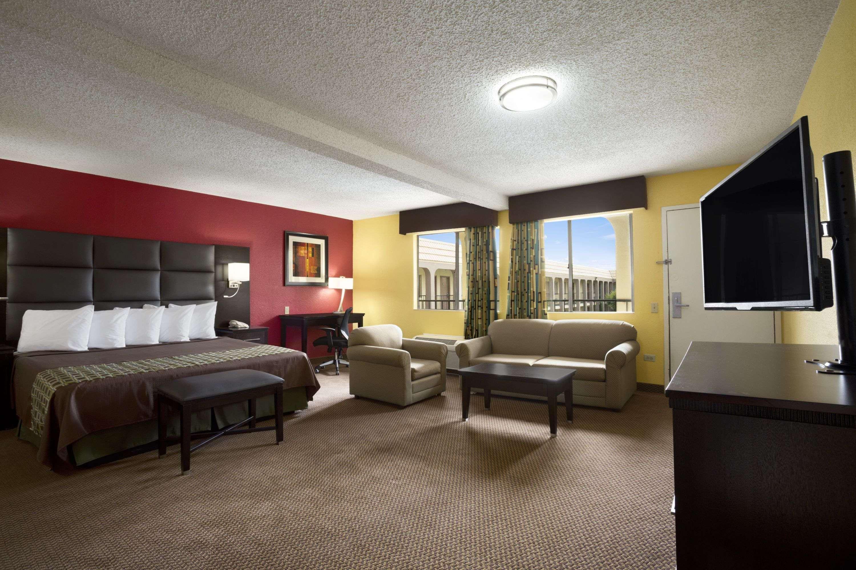 Days Inn By Wyndham Dallas Irving Εξωτερικό φωτογραφία