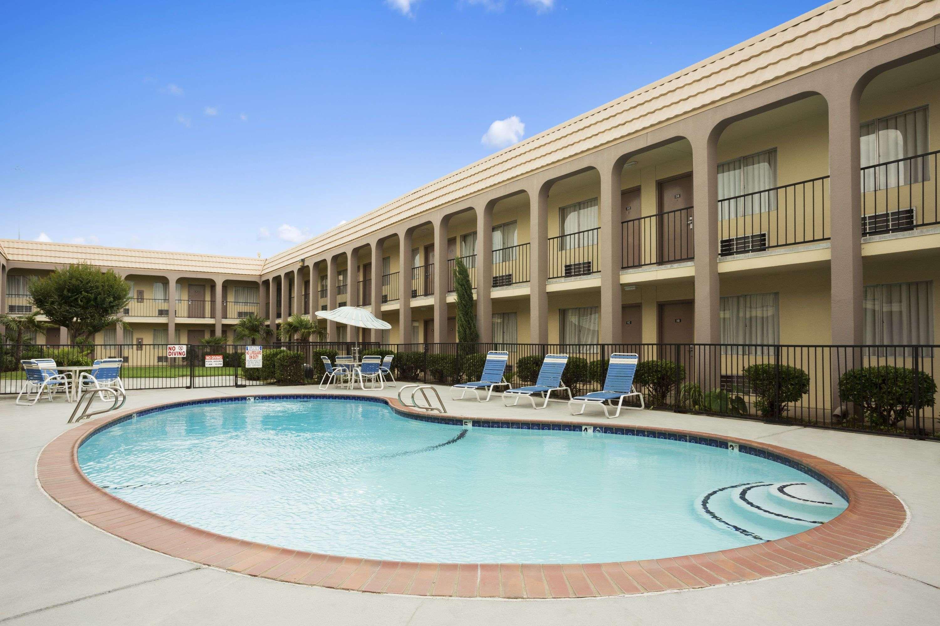 Days Inn By Wyndham Dallas Irving Εξωτερικό φωτογραφία